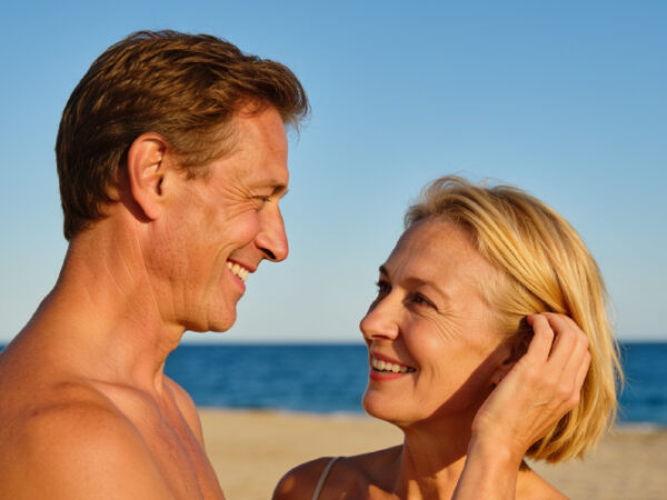 Cómo cuidar el pelo en verano: guía completa para protegerlo del sol, el mar y la piscina 